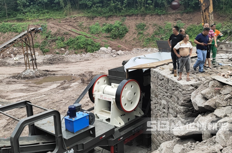 六九移動破碎機(jī)現(xiàn)場圖