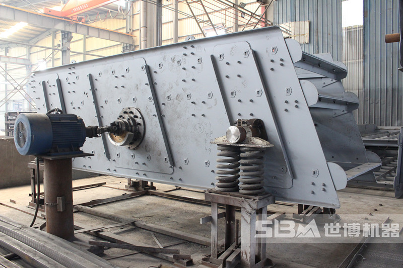 大型篩砂石料機，振動篩生產(chǎn)車間