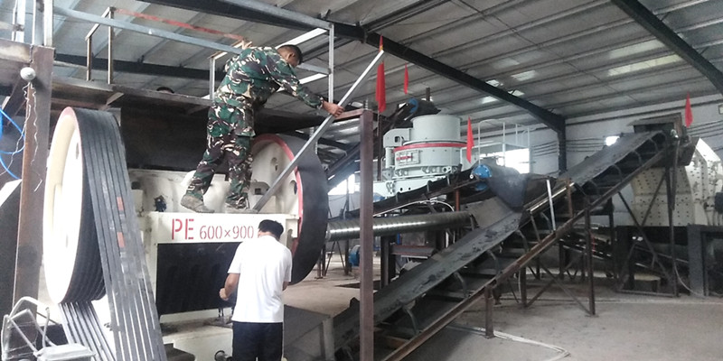 石料場600*900鄂式破碎機現(xiàn)場圖