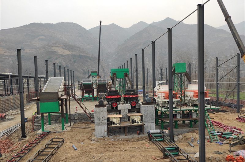 圓錐破碎機、制砂機、振動篩安裝現(xiàn)場