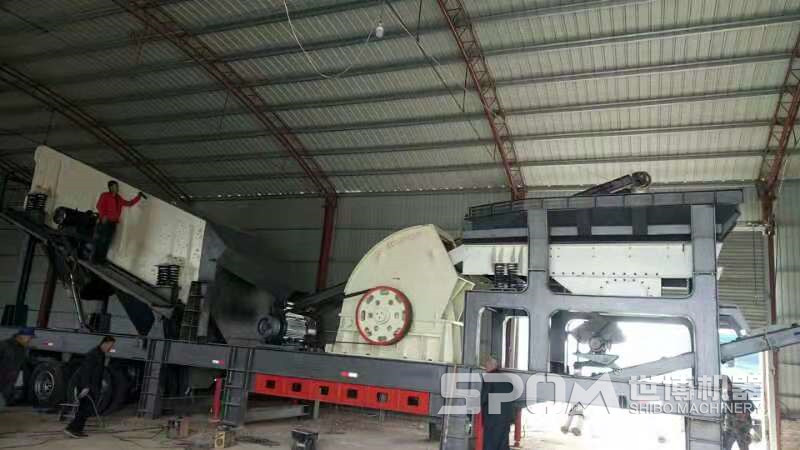 多機(jī)組合1615型號(hào)移動(dòng)破石機(jī)