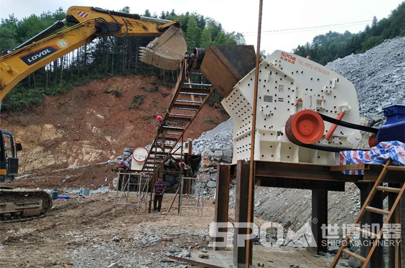 鄂破反擊破碎石機現場圖