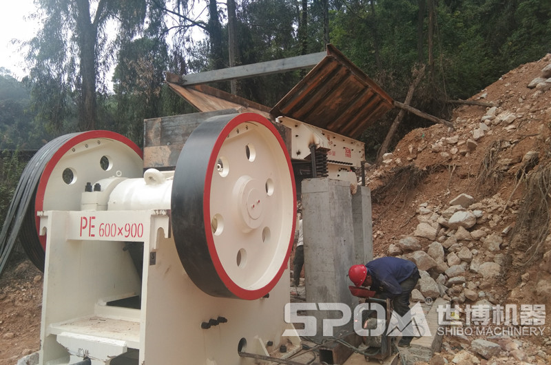 六九百破碎機破碎石料現場圖