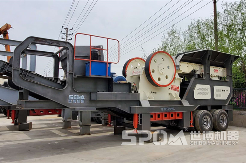 輪胎式顎破移動碎石機(jī)，配置顎破的移動碎石機(jī)
