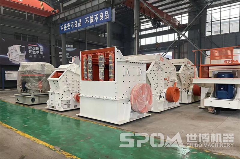 破碎機(jī)車間，成品箱破